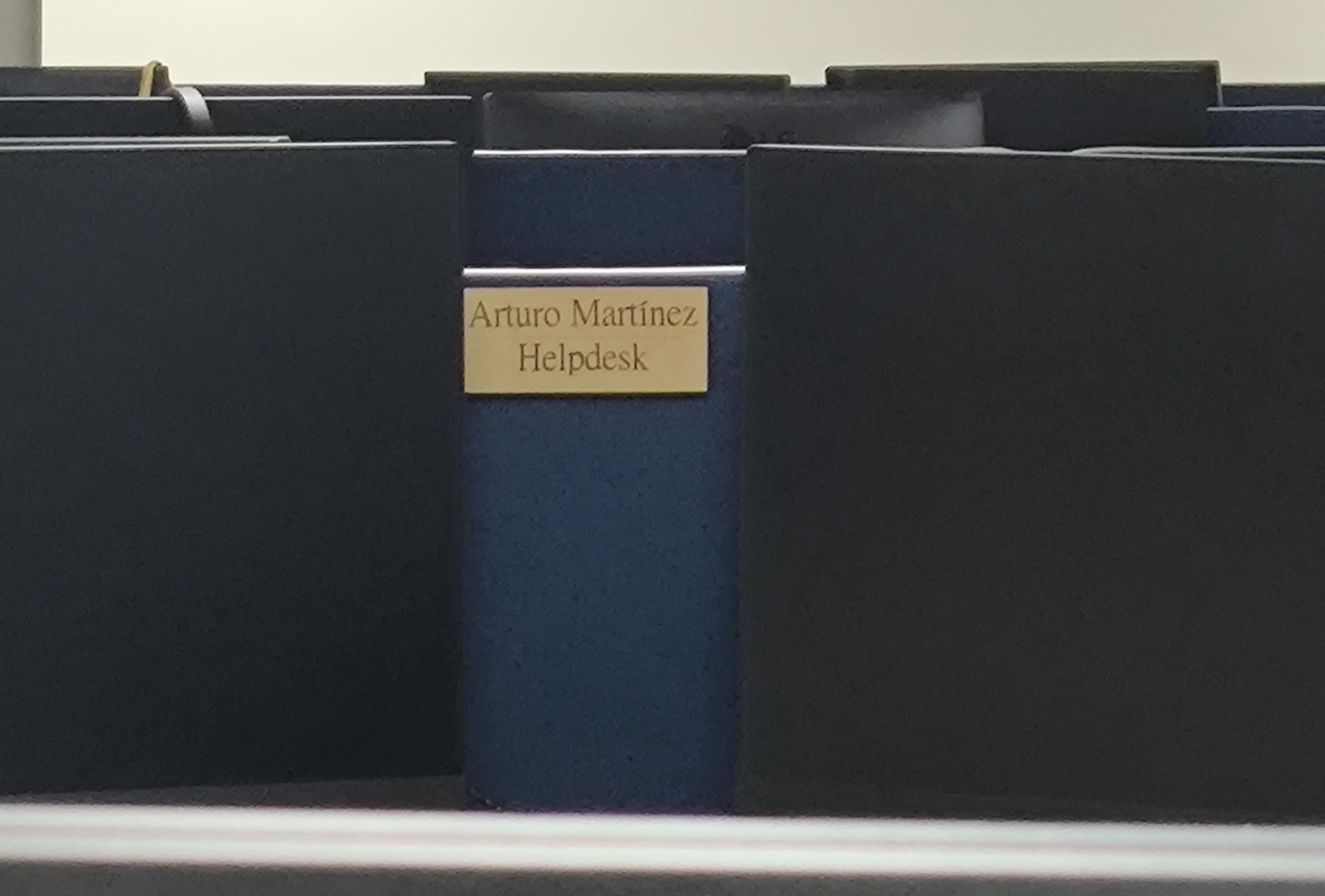 Ejemplo de placa grabada en madera